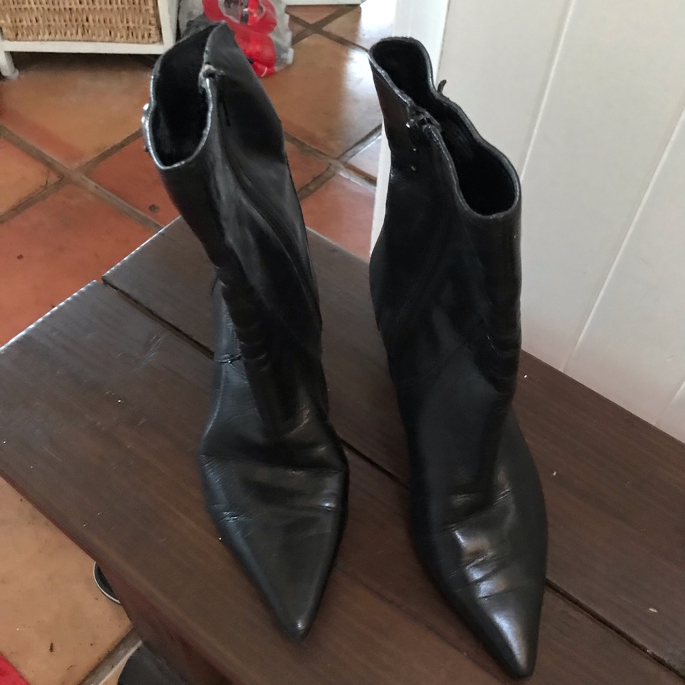 Footwear - Picture 7 of 8